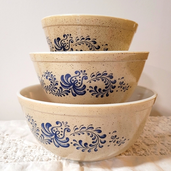 Pyrex Other - Pyrex Homestead Mixing Bowls Set